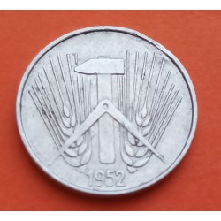ALEMANIA DEMOCRATICA 5 PFENNIG 1952 A ESCUDO y VALOR KM.5 MONEDA DE ALUMINIO MBC++ Germany DDR RDA 5 Pfn