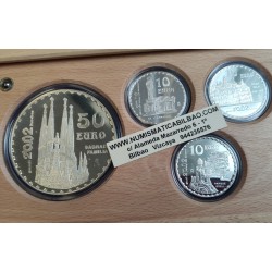 . 4 monedas x ESPAÑA 10 EUROS 2002 + 50 EUROS 2002 AÑO DE GAUDI PLATA ESTUCHE y CERTIFICADO FNMT