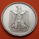 Emisor REPÚBLICA ÁRABE UNIDA x EGIPTO 20 PIASTRAS 1960 ÁGUILA KM.399 MONEDA DE PLATA MBC + MUESCAS Egypt 20 Qisrh