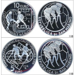 . 2 monedas @1,19 ONZAS@ SAN MARINO 5 EUROS 2004 + 10 EUROS 2004 CAMPEONATO FUTBOL 2004 PLATA NO ESTUCHE