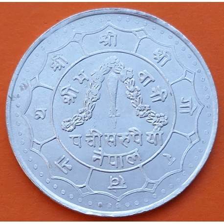 NEPAL 25 RUPIAS 1974 GORRO CEREMONIAL y ESCUDO KM.838.A MONEDA DE PLATA EBC + MUESCAS 25 Rupees
