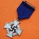 . ALEMANIA III REICH CONDECORACION NAZI A LOS 25 AÑOS DE SERVICIO AL PARTIDO CON CINTA + CAJA ROJA 100% ORIGINAL