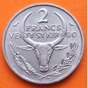 MADAGASCAR 2 FRANCOS 1965 CABEZAS DE BUEY y FLORES KM.9 MONEDA DE ACERO SC- Afrique Union Republique Francaise