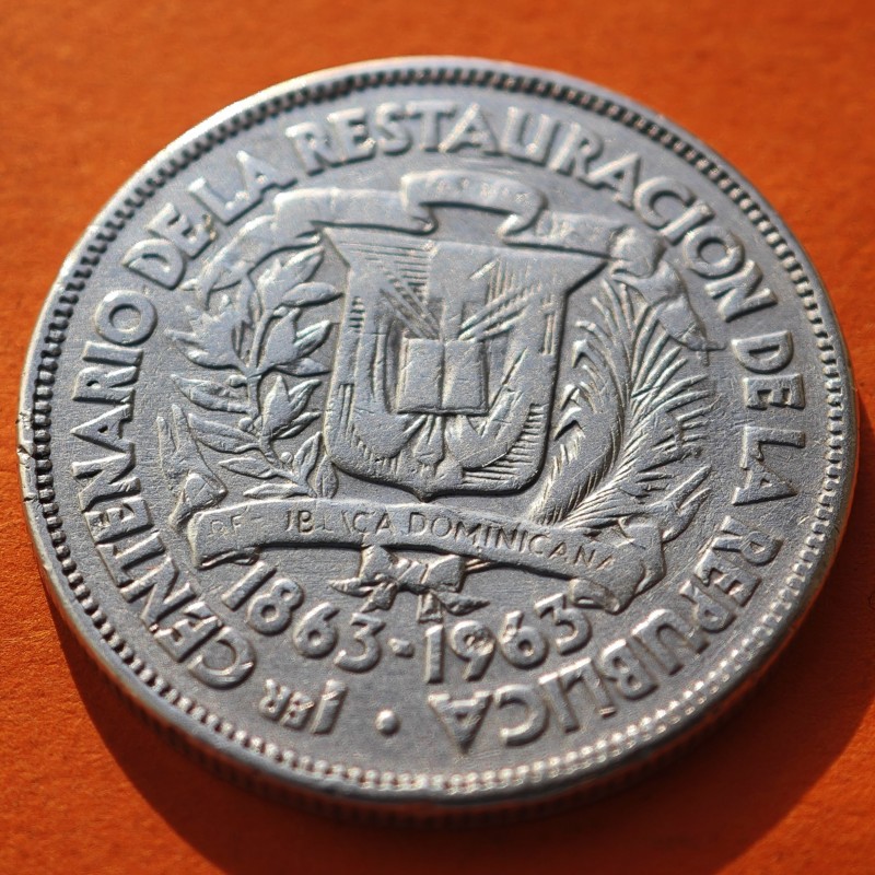REPUBLICA DOMINICANA 1/2 PESO 1963 CENTENARIO DE LA RESTAURACIÓN DE LA REPÚBLICA KM.29 MONEDA DE PLATA MBC+