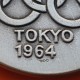** 1,10 ONZAS de PLATA PURA 999 ** MEDALLA OLIMPIADA de TOKYO 1964 AROS OLÍMPICOS y ATLETAS 40 mm
