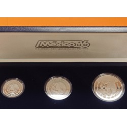 ** ESTUCHE OFICIAL ** MEXICO 25 + 50 + 100 PESOS 1986 COPA MUNDIAL DE FUTBOL 3 MONEDAS DE PLATA PROOF SILVER SET