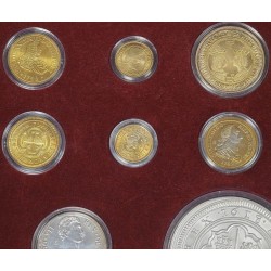 ** 13,27 ONZAS de PLATA PURA ** HISTORIA DE LA MONEDA ESPAÑOLA 1474 a 1868 BAÑO DE ORO 17 MEDALLAS 412 gramos