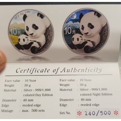 . 2 monedas @TIRADA 500 uds@ CHINA 10 YUAN 2019 OSO PANDA Edición NIGHT & DAY ESTUCHE CERTIFICADO PLATA Oz ONZA