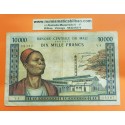 BANK OF CENTRAL MALI 10000 FRANCOS 1970 JEFE TRIBAL CON FEZ y MUJERES Pick 15F BILLETE MUY CIRCULADO LEVE ROTURA @MUY RARO@